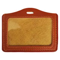 Բեյջ դերմանտինից և պոլիպրոպիլենե թաղանթով երեսային մասում, վերևից ամրացման անցքով։ Չափերը՝ 102 * 73 մմ: Սեղմակի փոխարեն կարող է նաև օգտագործվել բեյջի լար